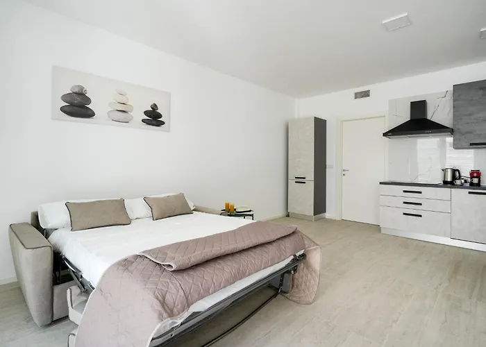 Guesthost - Al Borgo Felice Appartamento